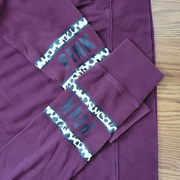 VS PINK Cheetah Long Sleeve/ XS - Picture 2 of 5